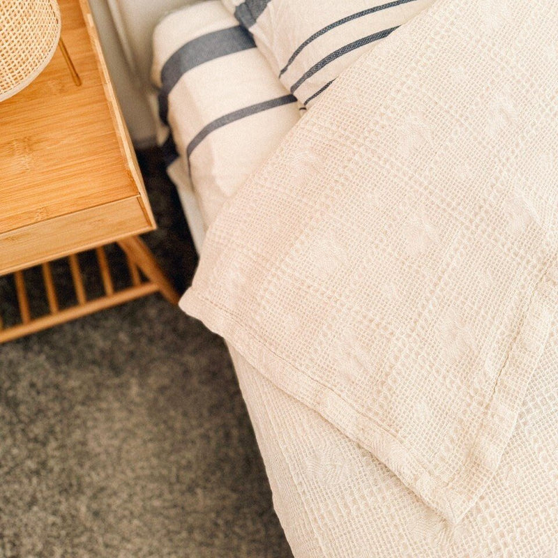 Home & Garden > Linens & Bedding > Bedding > Blankets