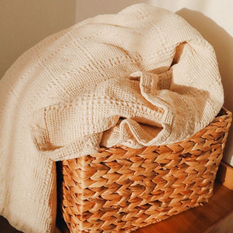 Home & Garden > Linens & Bedding > Bedding > Blankets